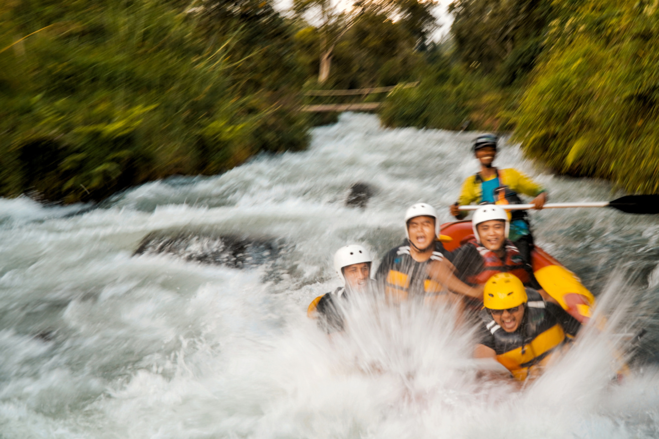Whitewater Rafting the Deschutes River